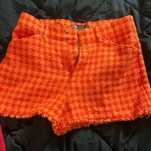 Shorts from Zara. Only worn once!